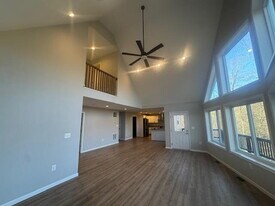 490 Black Twig Rd in Linden, VA - Building Photo