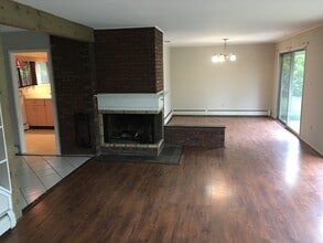 35 Red Berry Rd in Levittown, PA - Building Photo - Building Photo