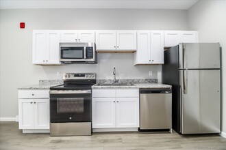 337 Main St-Unit -7 in West Haven, CT - Building Photo - Building Photo