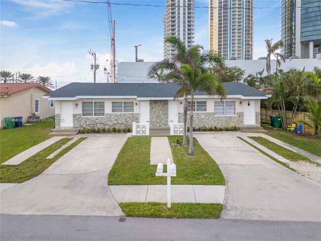 18717 Atlantic Blvd in Sunny Isles Beach, FL - Foto de edificio - Building Photo