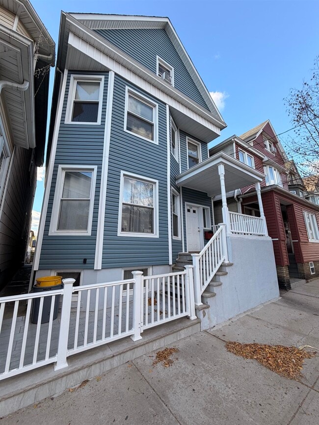 property at 520 N 3rd St