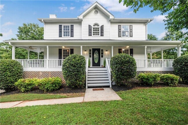 328 Deerwood Dr in Suwanee, GA - Building Photo - Building Photo