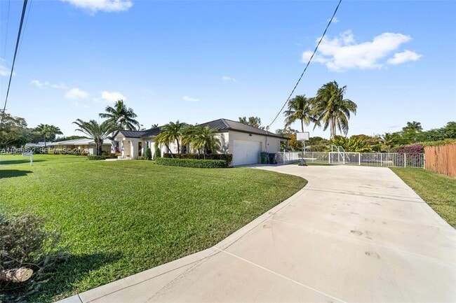 7221 SW 110th Ter in Miami, FL - Building Photo - Building Photo