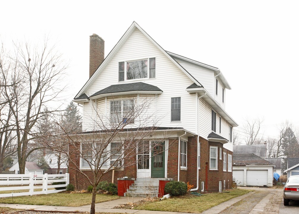 1426 Brooklyn Ave in Ann Arbor, MI - Foto de edificio