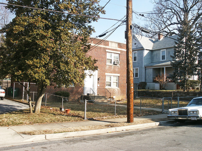 2904 Bunker Hill Rd in Mount Rainier, MD - Building Photo - Building Photo