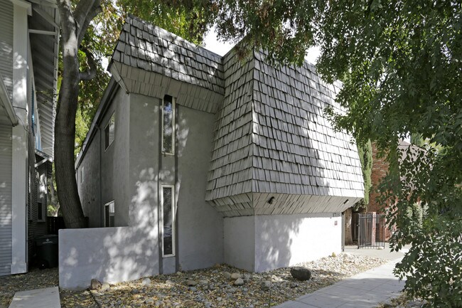 1715 T St in Sacramento, CA - Building Photo - Building Photo