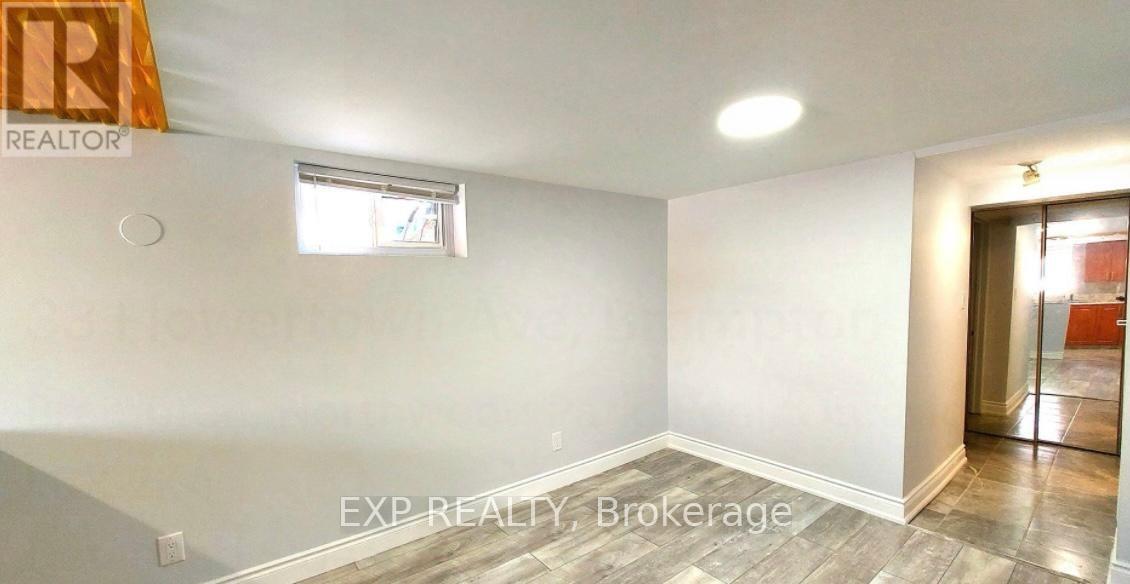 33 Flowertown Ave in Brampton, ON - Building Photo