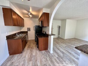 12236 Pacific Ave, Unit 02 in Los Angeles, CA - Foto de edificio - Building Photo