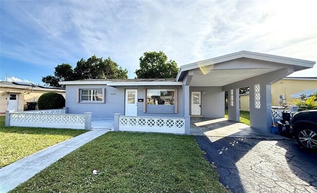 4190 NW 45th St in Lauderdale Lakes, FL - Building Photo - Building Photo