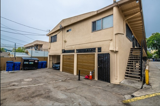 3318 Drew St in Los Angeles, CA - Foto de edificio - Building Photo