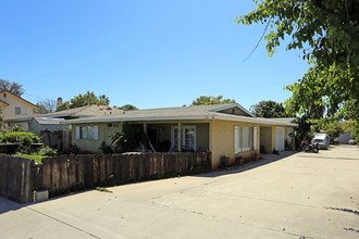 1155-1157 Persimmon Ave in El Cajon, CA - Foto de edificio - Building Photo