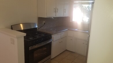 1025 Idaho Ave in Santa Monica, CA - Building Photo - Building Photo