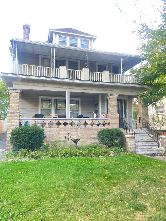 3132 Meadowbrook Blvd in Cleveland Heights, OH - Foto de edificio