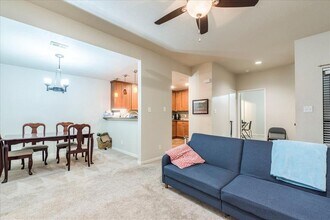 1910 Robbins Pl in Austin, TX - Building Photo - Building Photo