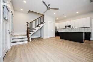 616 Linwood Ave NE in Atlanta, GA - Building Photo