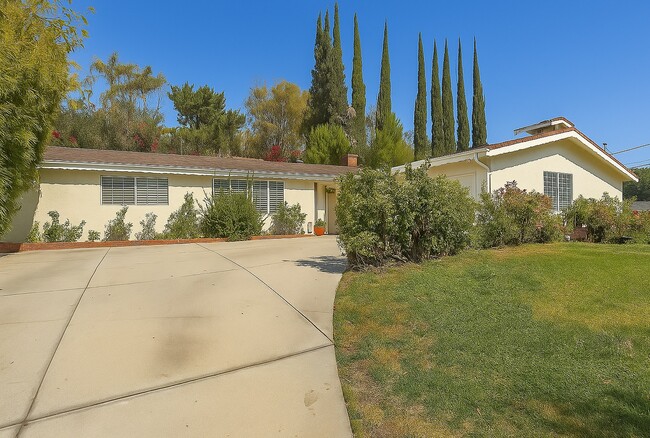 property at 5716 Comanche Ave