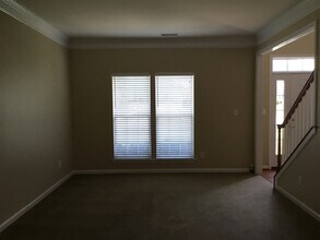 1009 Yarrow St in Matthews, NC - Foto de edificio - Building Photo