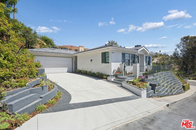 15201 Mc Kendree Ave in Los Angeles, CA - Building Photo - Building Photo