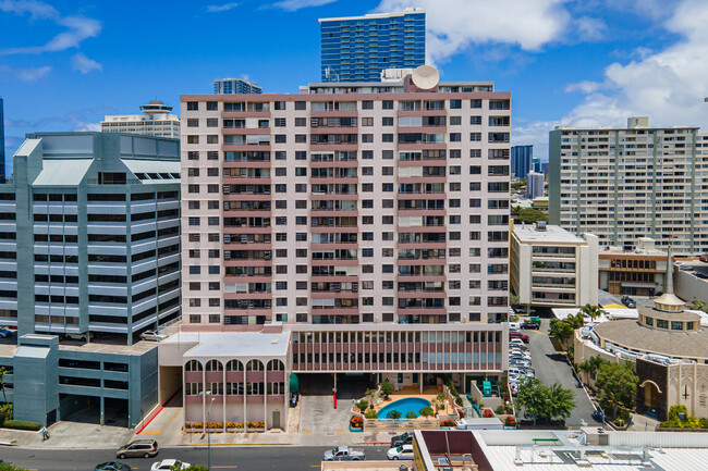 750 Kaheka St in Honolulu, HI - Building Photo - Building Photo