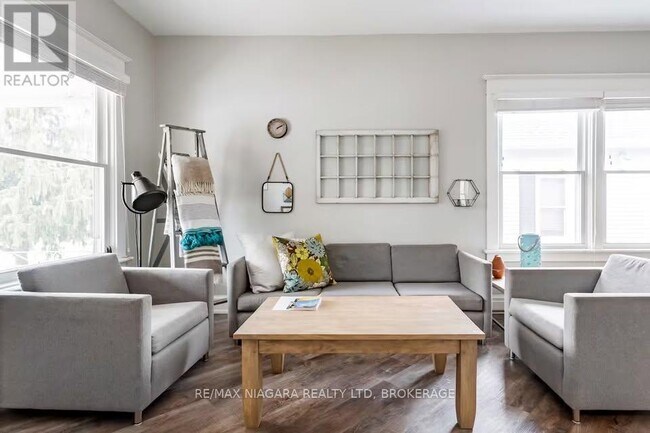 5700 Spring St in Niagara Falls, ON - Building Photo - Building Photo