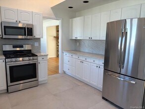 209 Brompton Rd in Garden City, NY - Building Photo - Building Photo