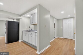 1900 Middlebridge Dr in Silver Spring, MD - Foto de edificio - Building Photo