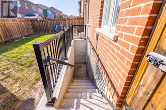 533 Yates Dr in Milton, ON - Building Photo - Building Photo