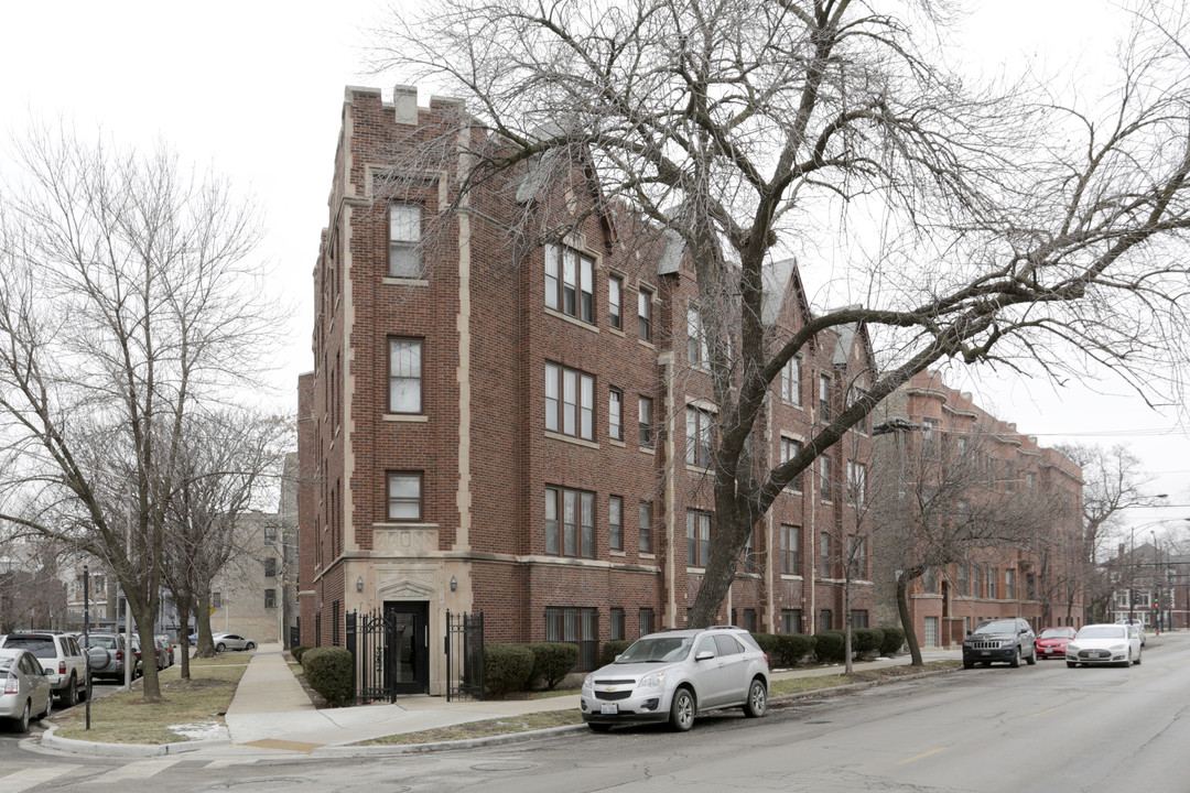 2530 N Sacramento Ave in Chicago, IL - Building Photo