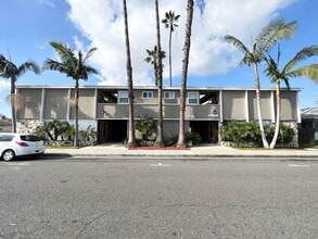 HAWTHORNE WAY in Hawthorne, CA - Building Photo - Interior Photo