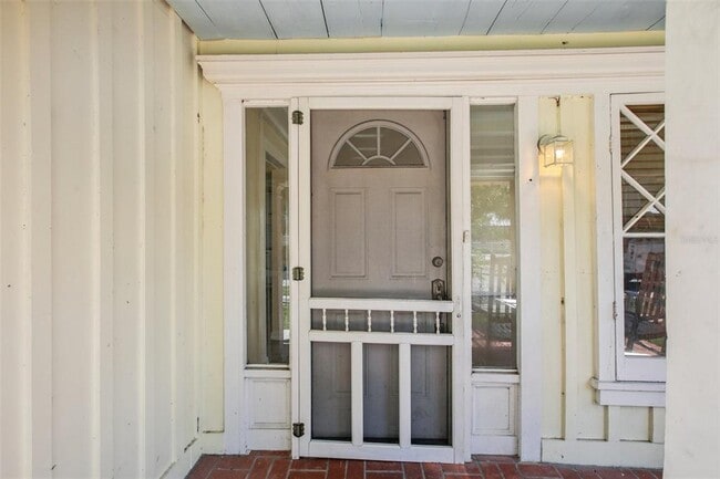 321 E Orange St in Tarpon Springs, FL - Foto de edificio - Building Photo