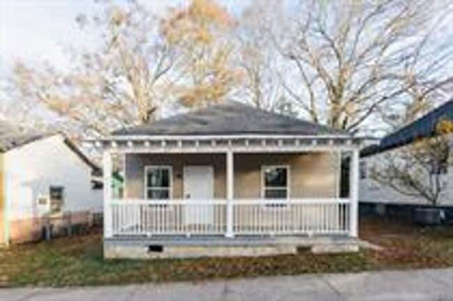 property at 211 W Cherry St