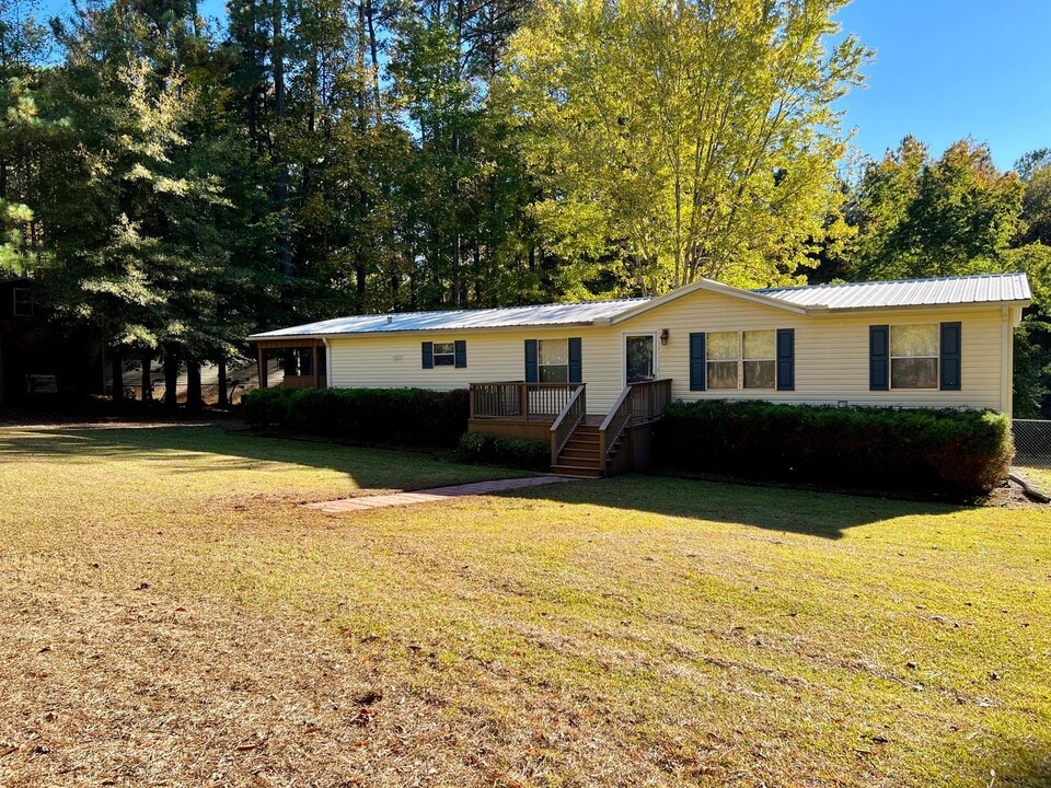 1357 Hinton Mill Rd in Boydton, VA - Building Photo