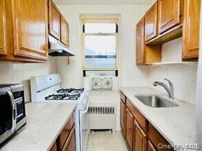 70-19 Park Dr E in Queens, NY - Building Photo - Building Photo