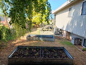 127 NE 164th St in Shoreline, WA - Building Photo - Building Photo