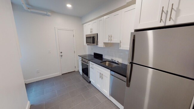 124 Sutherland Rd, Unit #B in Boston, MA - Building Photo - Building Photo