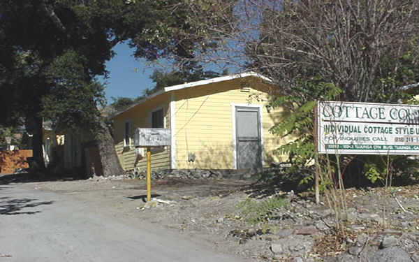 10038 - 10042 Tujunga Canyon Blvd Apartments in Tujunga, CA - Foto de edificio