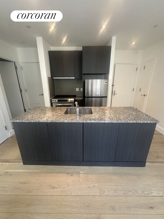 306 W 48th St in New York, NY - Building Photo