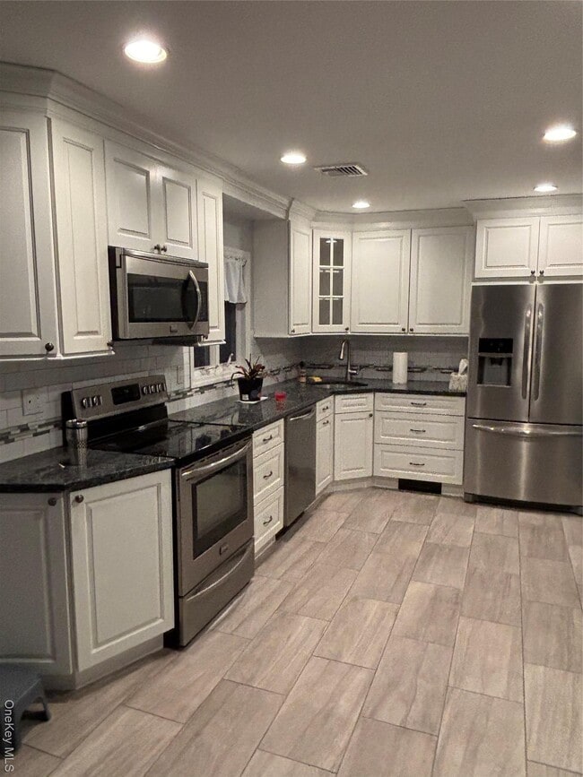 2090 Beech St in Wantagh, NY - Building Photo - Building Photo