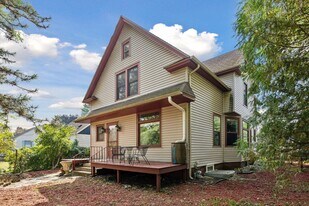 796 Larpenteur Ave W, Unit Upper in St. Paul, MN - Building Photo