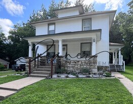 133 S Lincoln St in Liberty, MO - Building Photo