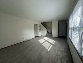 3102-3104 W Alvina Ave in Greenfield, WI - Building Photo - Building Photo