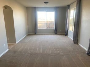 2297 Independence Pl in Hanford, CA - Building Photo - Building Photo