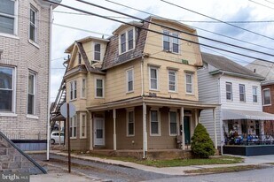 37 S 13th St, Unit APT 3 in Easton, PA - Building Photo