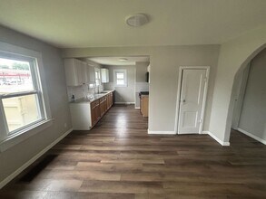 1107 Madison Ave in Wood River, IL - Building Photo - Building Photo