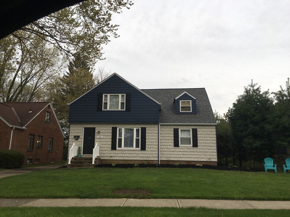 4341 W 215th St in Fairview Park, OH - Building Photo