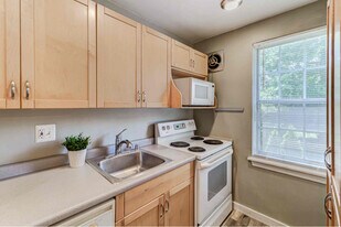 109 E Glebe Rd in Alexandria, VA - Building Photo