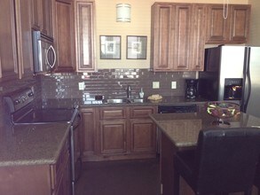 2206 Avenue G, Unit 2A in Bay City, TX - Foto de edificio - Building Photo