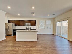 8133 Inhibition Ct in Las Vegas, NV - Building Photo - Building Photo