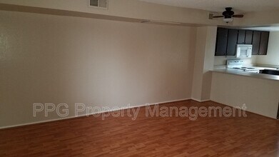 6104 W Townley Ave in Glendale, AZ - Building Photo - Building Photo