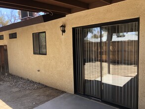 720 N Florence St, Unit B in Ridgecrest, CA - Foto de edificio - Building Photo